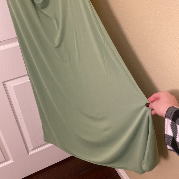 Halter flowy dress - Picture 3 of 5